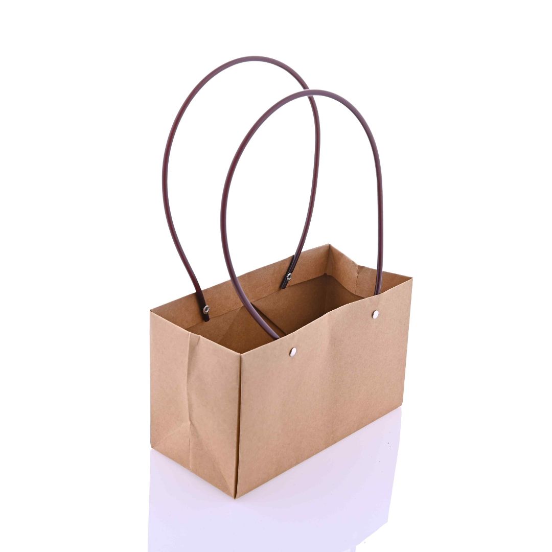 Kraft gift box packaging for flowers Eco-friendly kraft gift box for flower basket Rustic kraft paper box with flowers Florist supply kraft gift boxes Elegant kraft gift box for floral arrangements Customizable kraft paper gift box Durable kraft gift box for gifts Kraft box for wedding flower arrangements Flat-packed kraft gift box for easy storage High-quality kraft gift box for florists