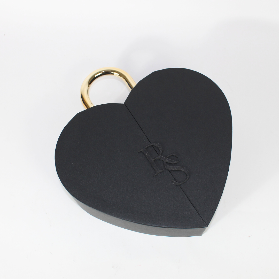 Heart-Shaped Bouquet Box – Luxury Special Texture Valentine’s Day Lock Box