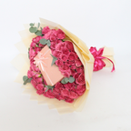 صندوق الزهور السري – باقة من الزهور الطازجة مع هدية مفاجئة 