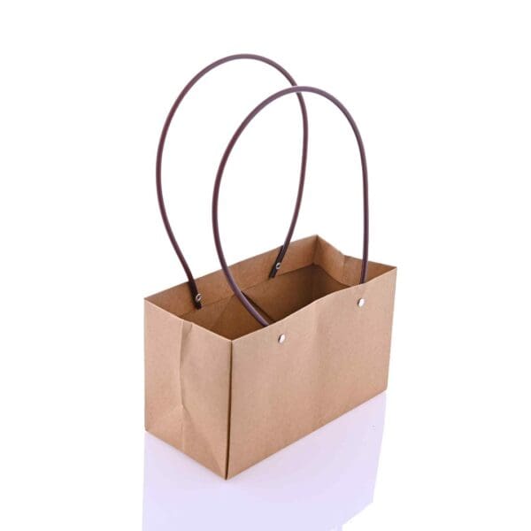 Kraft gift box packaging for flowers
Eco-friendly kraft gift box for flower basket
Rustic kraft paper box with flowers
Florist supply kraft gift boxes
Elegant kraft gift box for floral arrangements
Customizable kraft paper gift box
Durable kraft gift box for gifts
Kraft box for wedding flower arrangements
Flat-packed kraft gift box for easy storage
High-quality kraft gift box for florists