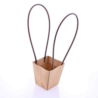 Kraft gift box packaging for flowers Eco-friendly kraft gift box for flower basket Rustic kraft paper box with flowers Florist supply kraft gift boxes Elegant kraft gift box for floral arrangements Customizable kraft paper gift box Durable kraft gift box for gifts Kraft box for wedding flower arrangements Flat-packed kraft gift box for easy storage High-quality kraft gift box for florists
