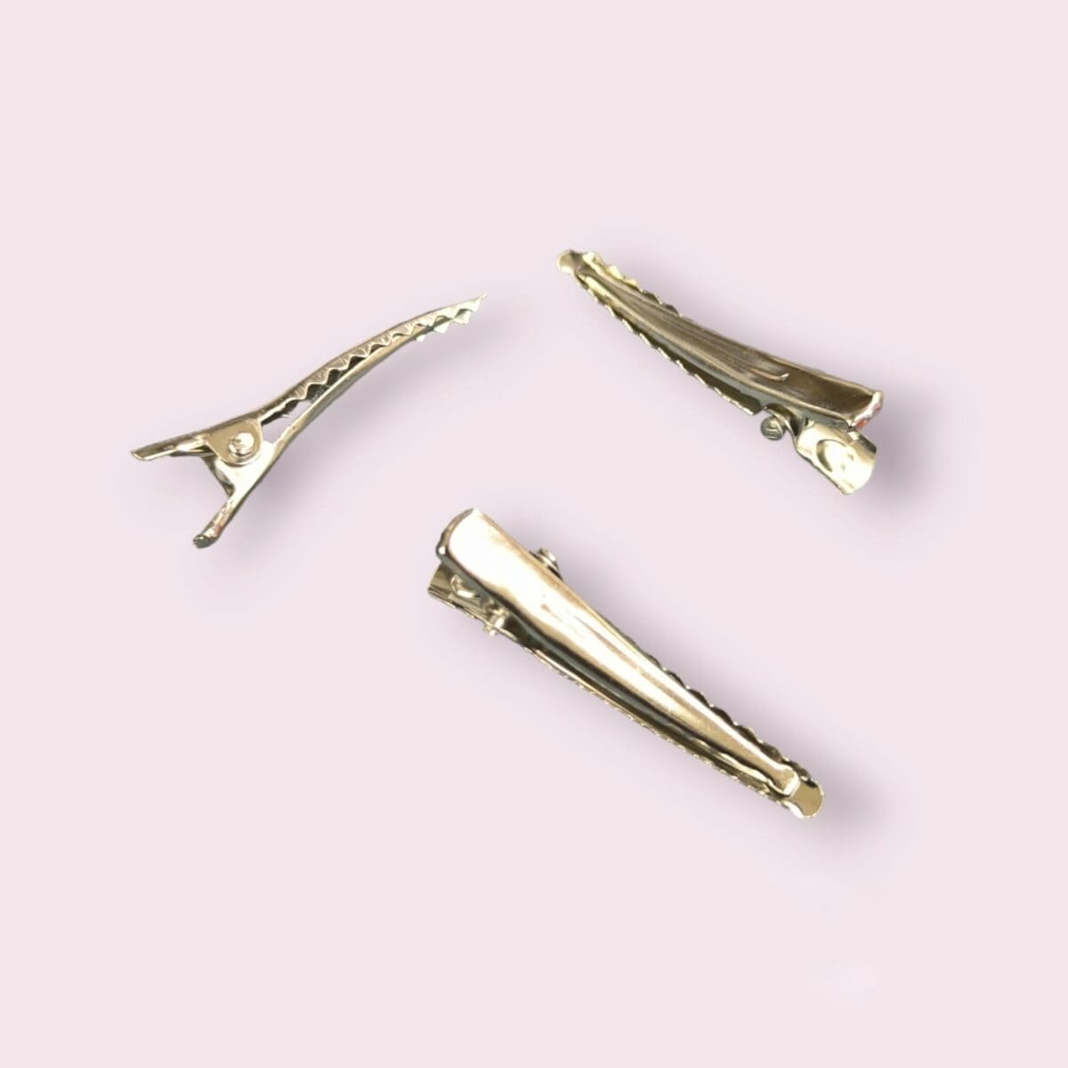 Silver alligator hair clips set of three
Elegant silver metal hair clips
Durable and strong grip hair clips
Versatile alligator hair clips for styling
Stylish silver hair accessories