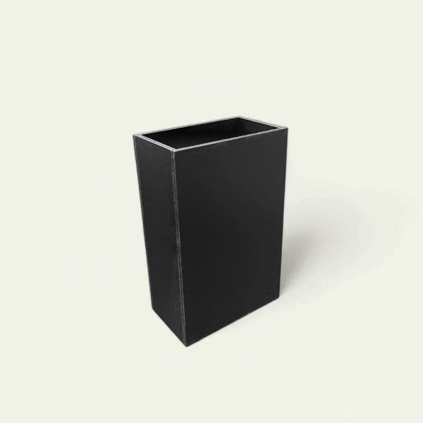 ⁦صينية صندوق أسود مستطيل الشكل من WPC لتنسيق الزهور وديكور المناسبات | 23.5 × 15 × 9 سم⁩ - الصورة ⁦2⁩
