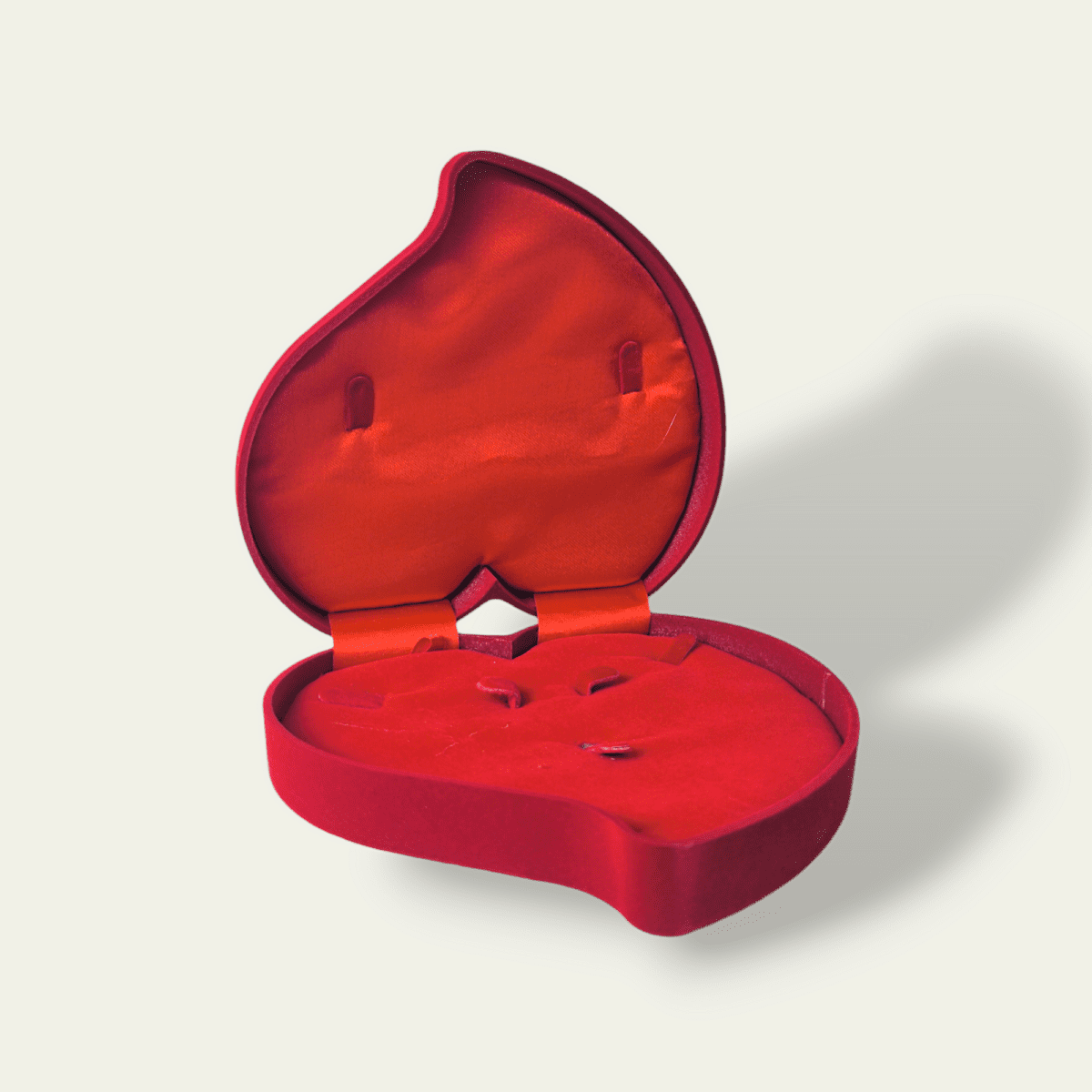 Heart-shaped red velvet jewelry box, romantic velvet gift box, red velvet ring box, jewelry storage heart box, elegant jewelry gift box