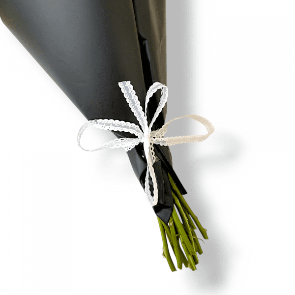 Red roses hand bouquet, black wrapped flower bouquet, 12 red roses with white line wrap, romantic floral gift, elegant flower arrangement