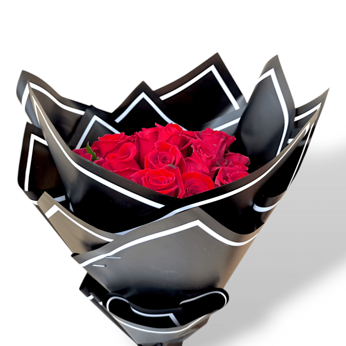 Red roses hand bouquet, black wrapped flower bouquet, 12 red roses with white line wrap, romantic floral gift, elegant flower arrangement