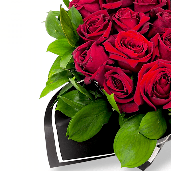 Heart-shaped red rose bouquet, 30 red roses with green leaves, romantic floral arrangement, Valentine’s Day rose bouquet, elegant heart bouquet